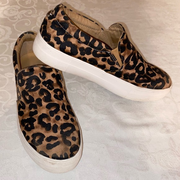 Steve Madden Shoes - Steve Madden Cheetah slip on shoes size 8
